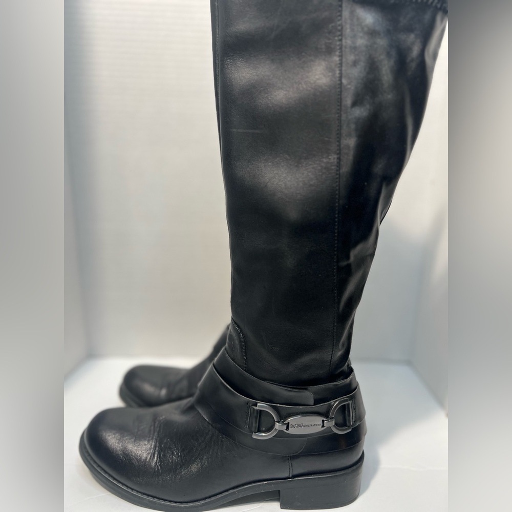 BCBGenerations Horseshoe Buckle Riding Knee High Leather Black Boots Sz 7.5